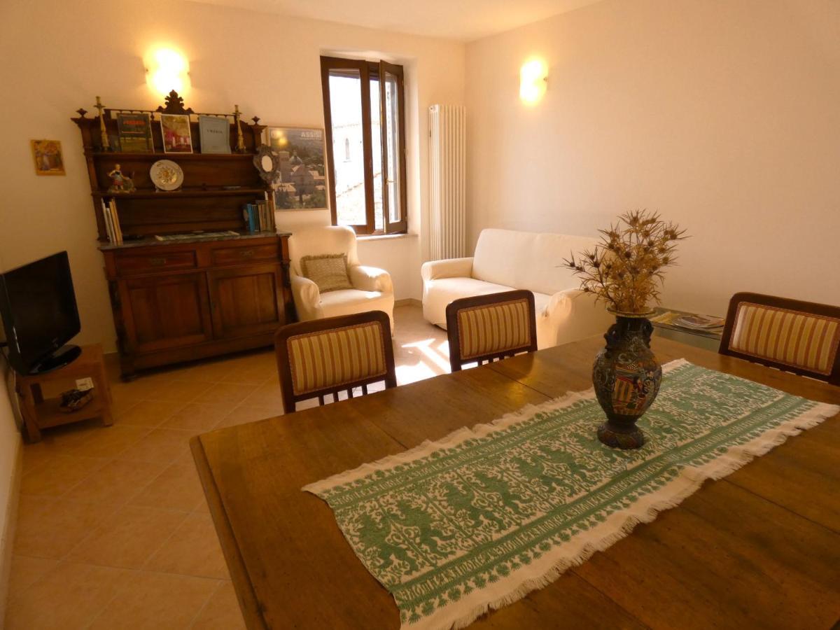 Apartamento Scappo In Umbria, La Casa Di Eude Asís Exterior foto
